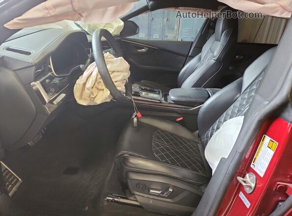 WA1CWBF10ND017091 2022 AUDI SQ8 Красный Вид салона спереди