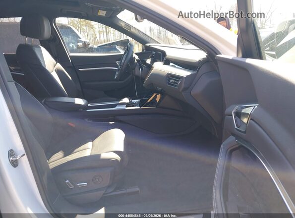 WA1DABGE3RB060698 2024 AUDI Q8 E-TRON White წინა სალონის ხედი