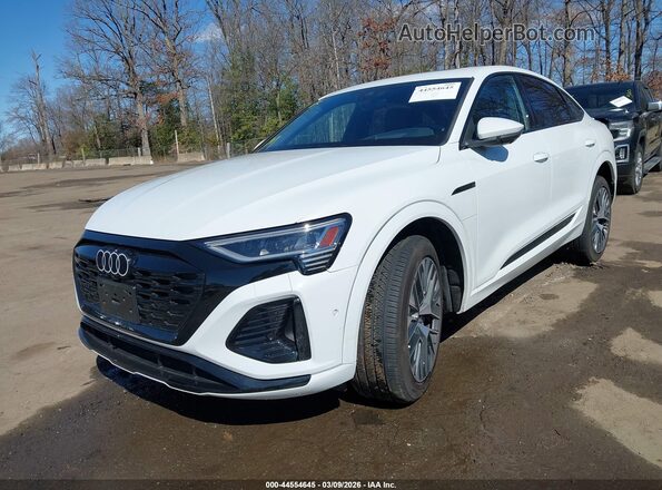 WA1DABGE3RB060698 2024 AUDI Q8 E-TRON White წინა მარცხენა ხედი სამი მეოთხედიდან