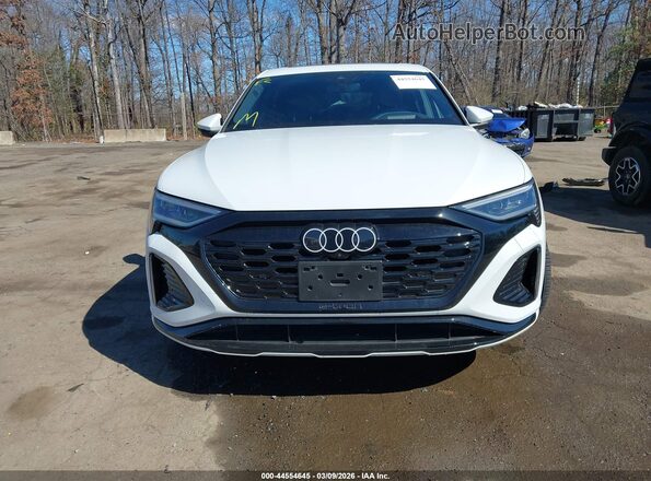 WA1DABGE3RB060698 2024 AUDI Q8 E-TRON White უკანა სალონის ხედი