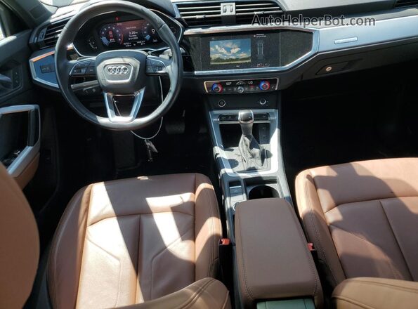 WA1DECF30M1065818 2021 AUDI Q3 Black Widok deski rozdzielczej