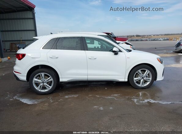 WA1DECF32N1095596 2022 AUDI Q3 White 360 interior view