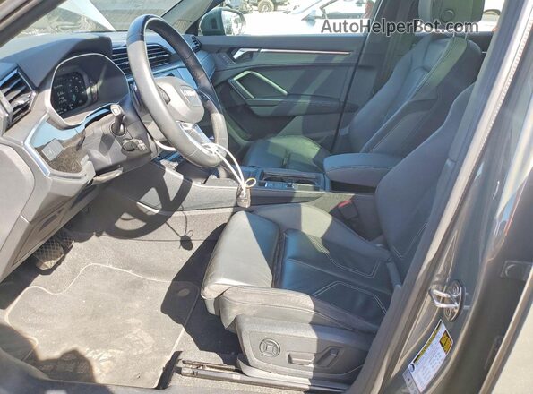WA1DECF35N1039149 2022 AUDI Q3 Gray Front interior view