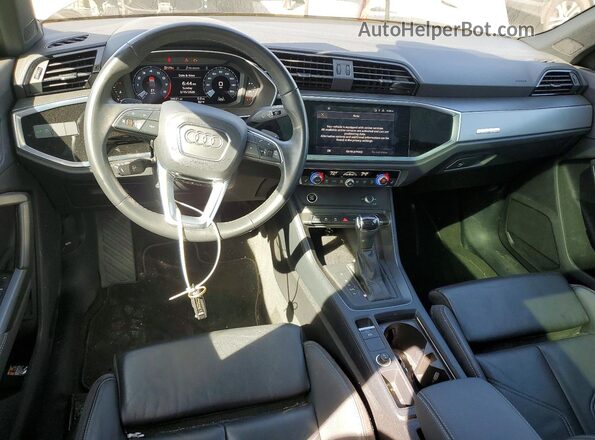 WA1DECF35N1039149 2022 AUDI Q3 Gray Dashboard view