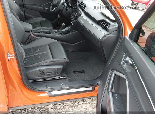 WA1DECF35N1047591 2022 AUDI Q3 Orange Front interior view