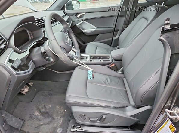 WA1DECF36S1009332 2025 AUDI Q3 Gray Вид салону спереду