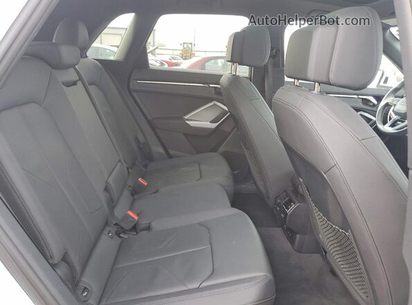 WA1DECF37P1113772 2023 AUDI Q3 White Widok tylnych siedzeń