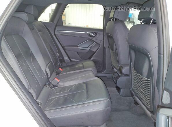 WA1EECF34L1072886 2020 AUDI Q3 Белый Вид задней части салона