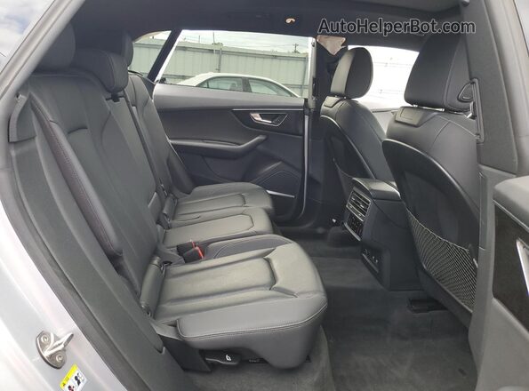 WA1EVAF14KD020254 2019 AUDI Q8 Silver Widok wnętrza z tyłu