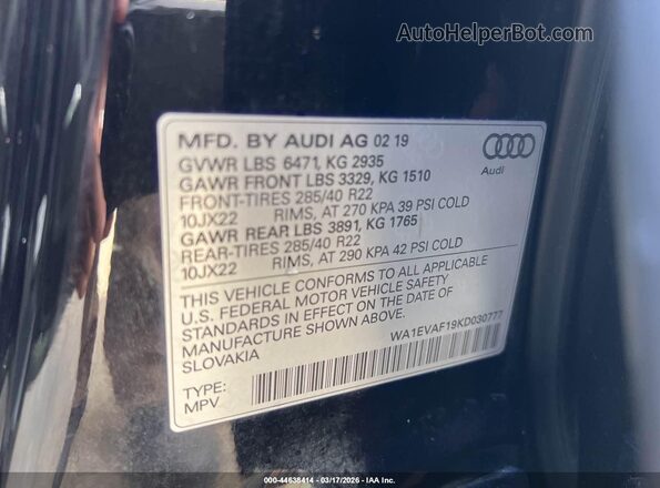 WA1EVAF19KD030777 2019 AUDI Q8 Black Vista del compartimento del motor