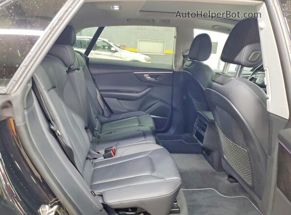 WA1EVBF15ND033170 2022 AUDI Q8 Black Widok wnętrza z tyłu