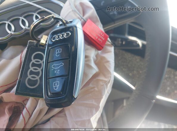 WA1FVBF19PD011034 2023 AUDI Q8 Белый Вид панели приборов