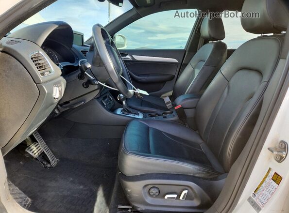 WA1GFCFS3GR022310 2016 AUDI Q3 White წინა სალონის ხედი
