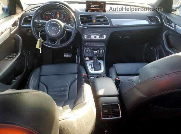 WA1GFCFS8GR014574 2016 AUDI Q3 Silver Widok deski rozdzielczej