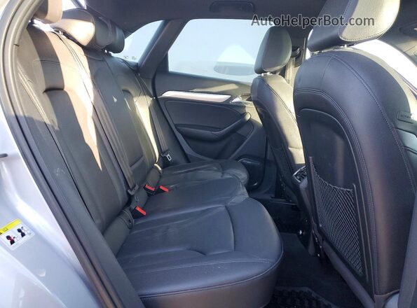 WA1GFCFS8GR014574 2016 AUDI Q3 Silver Widok tylnych siedzeń