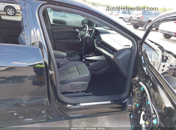 WA1H2BFZ8NP016907 2022 AUDI Q4 Black Front interior view
