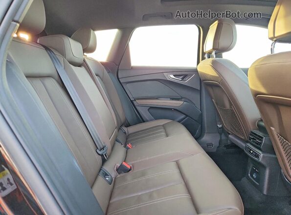 WA1H2BFZXNP048080 2022 AUDI Q4 Желто-коричневый Вид задней части салона
