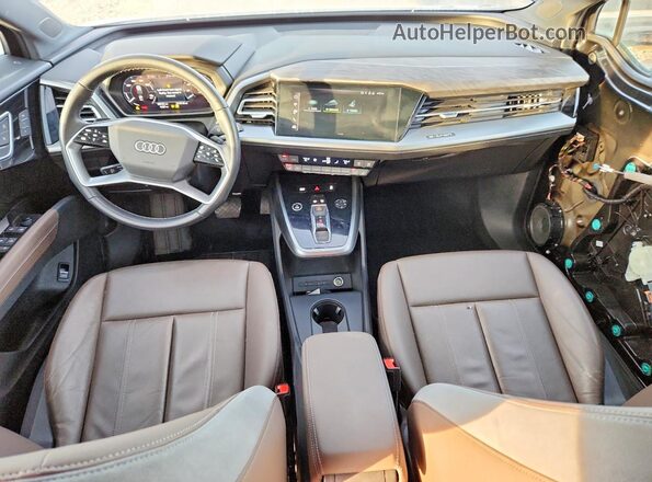 WA1H2BFZXNP048080 2022 AUDI Q4 Желто-коричневый Вид панели приборов