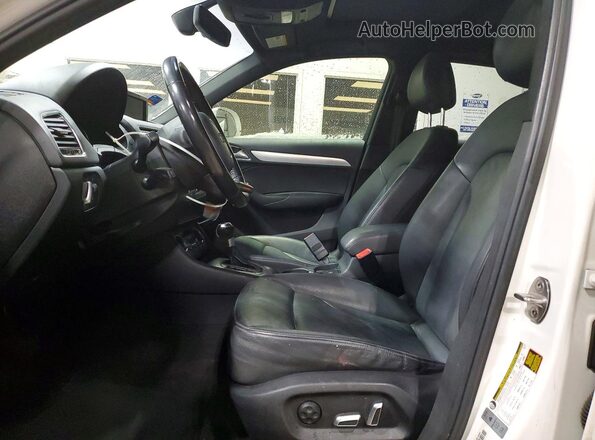 WA1HCCFS1HR013491 2017 AUDI Q3 Белый Вид салона спереди