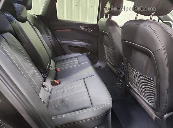 WA1J2BFZ8NP042084 2022 AUDI Q4 Black უკანა სავარძლების ხედი