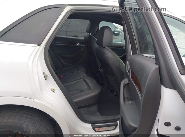 WA1JCCFS0JR010041 2018 AUDI Q3 White Вид наклейки з VIN-кодом