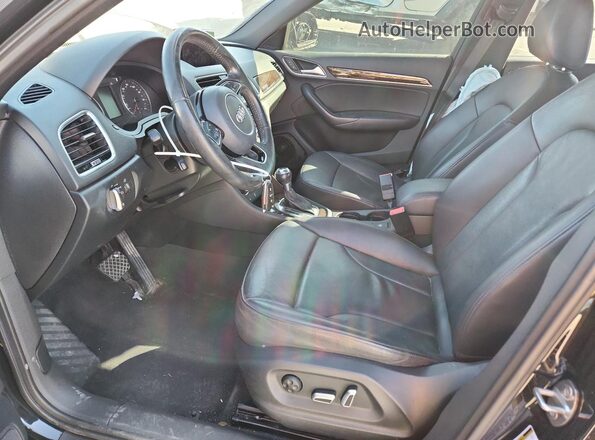 WA1JCCFSXHR008856 2017 AUDI Q3 Черный Вид салона спереди