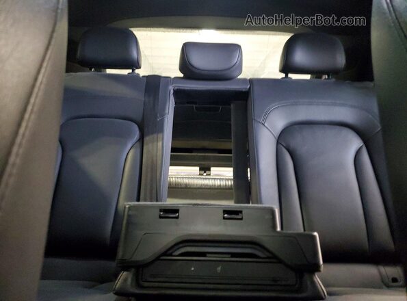 WA1JCCFSXJR030345 2018 AUDI Q3 White Vista de los asientos traseros