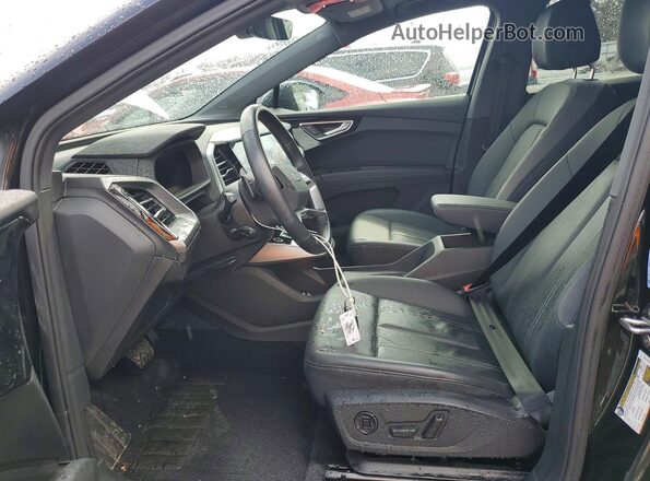 WA1L2BFZ0PP004022 2023 AUDI Q4 Черный Вид салона спереди