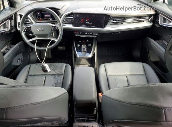 WA1L2BFZ0PP004022 2023 AUDI Q4 Черный Вид панели приборов