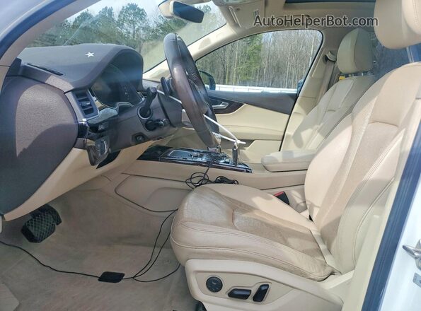 WA1LAAF78HD008138 2017 AUDI Q7 Белый Вид салона спереди
