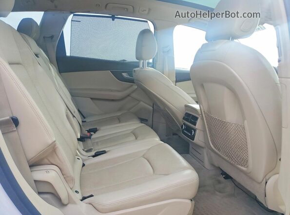 WA1LAAF78HD008138 2017 AUDI Q7 Белый Вид задних сидений
