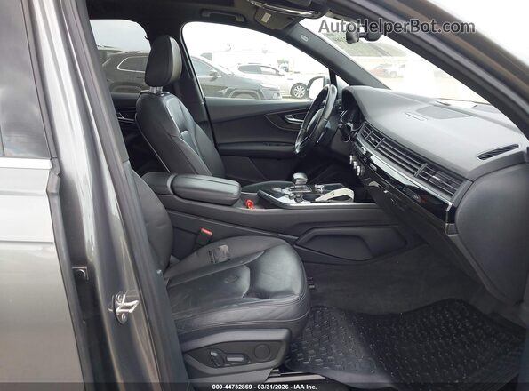 WA1LAAF7XHD018444 2017 AUDI Q7 Серый Вид салона спереди