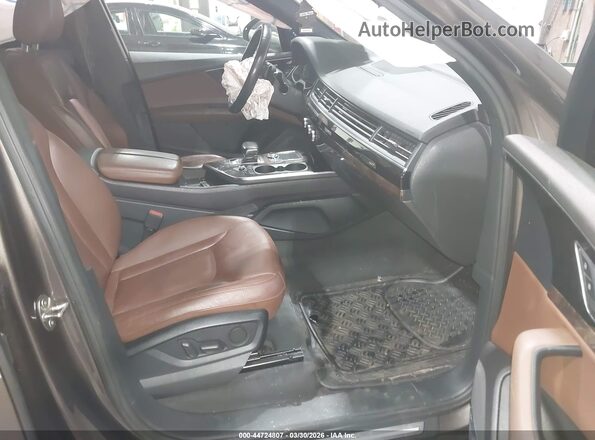 WA1LAAF7XJD041342 2018 AUDI Q7 Коричневый Вид салона спереди
