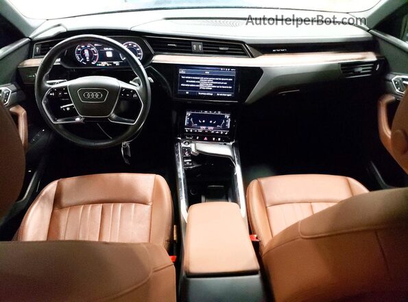 WA1LAAGE0NB008235 2022 AUDI E-TRON Blue Widok deski rozdzielczej