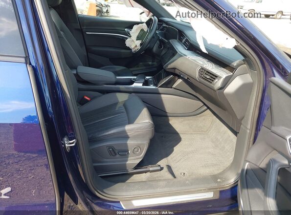 WA1LAAGE5NB014726 2022 AUDI E-TRON Dark Blue წინა სალონის ხედი