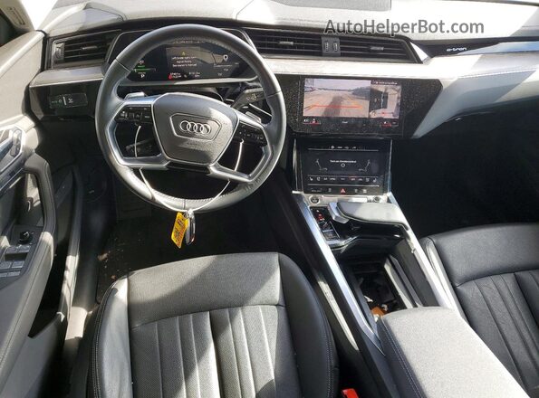 WA1LAAGE7MB015987 2021 AUDI E-TRON Серый Вид панели приборов