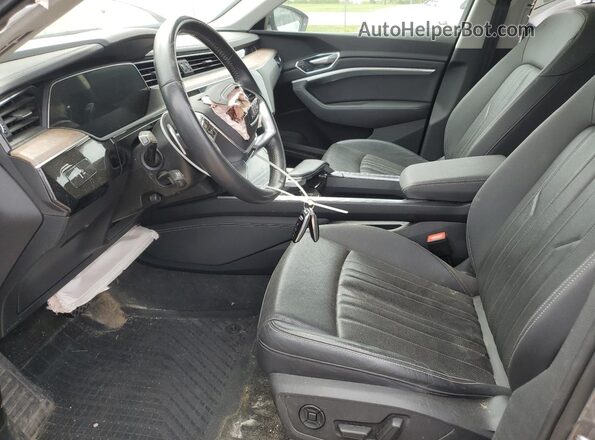 WA1LAAGE8KB024677 2019 AUDI E-TRON Gray წინა სალონის ხედი