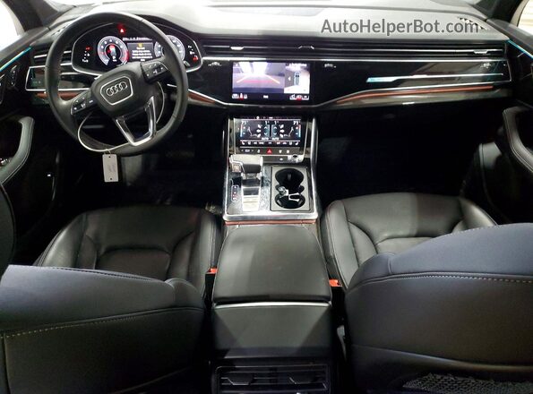 WA1LCBF7XSD015048 2025 AUDI Q7 Silver Widok deski rozdzielczej