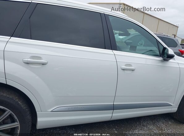 WA1LHAF75JD045035 2018 AUDI Q7 White Вид задньої частини салону