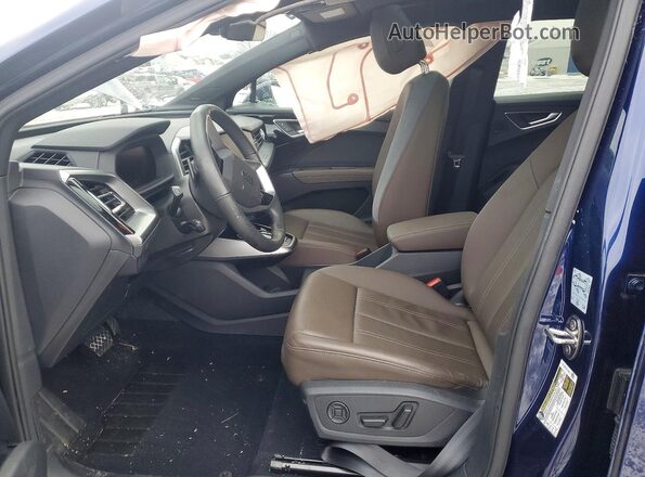 WA1LUBFZ1RP045918 2024 AUDI Q4 Blue წინა სალონის ხედი