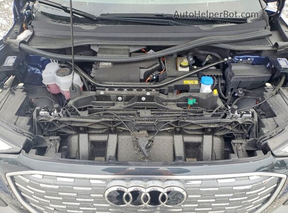 WA1LUBFZ1RP045918 2024 AUDI Q4 Blue ძრავის განყოფილების ხედი