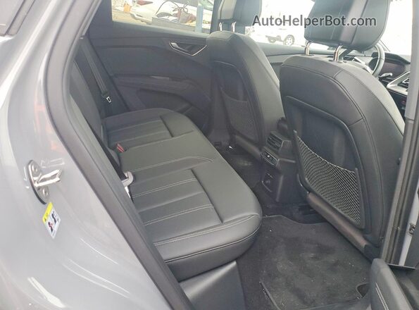 WA1LUBFZ5RP070157 2024 AUDI Q4 Серый Вид задней части салона