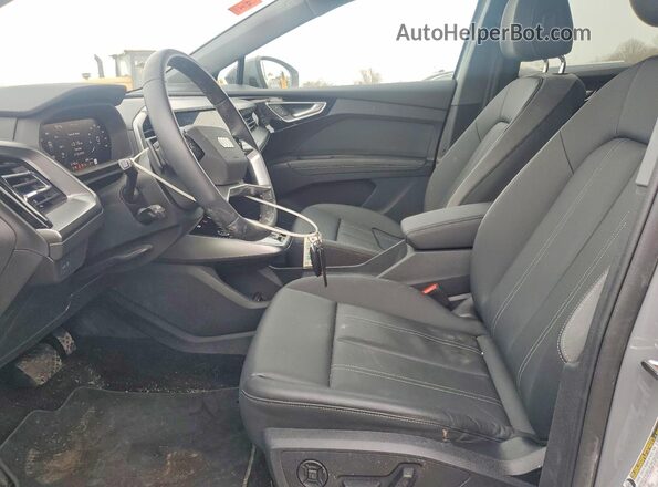 WA1LUBFZ5RP070157 2024 AUDI Q4 Серый Вид салона спереди