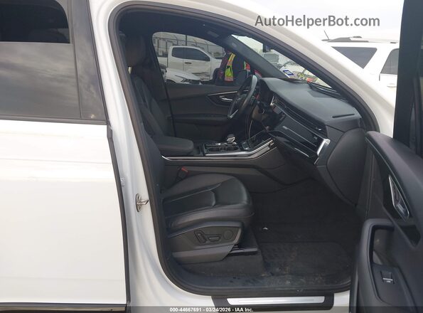 WA1LXAF78MD028477 2021 AUDI Q7 White Вид салону спереду