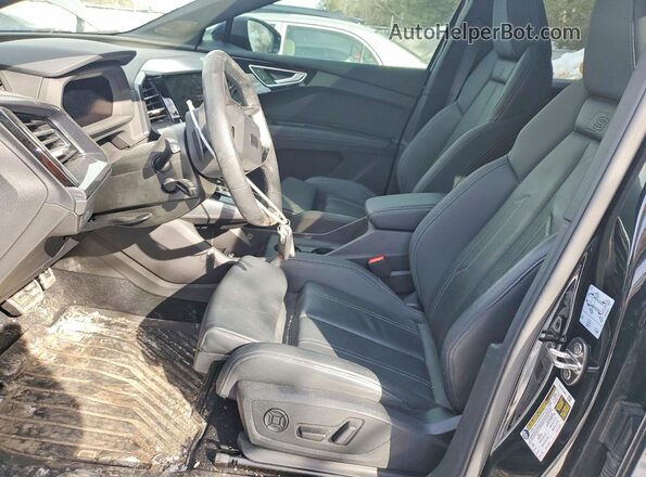 WA1M2AFZ4PP072256 2023 AUDI Q4 Черный Вид салона спереди
