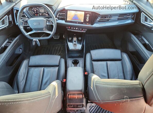WA1M2AFZ9PP050544 2023 AUDI Q4 Gray Widok deski rozdzielczej