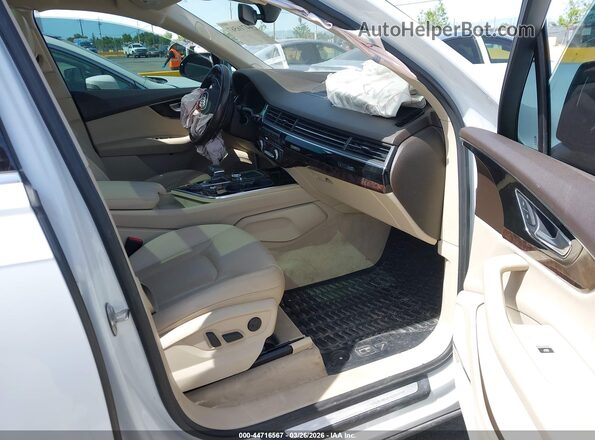 WA1VAAF71JD045840 2018 AUDI Q7 White Widok wnętrza z przodu