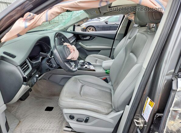 WA1VAAF73KD019032 2019 AUDI Q7 Gray Vista interior delantera