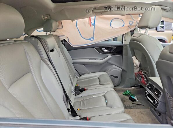 WA1VAAF73KD019032 2019 AUDI Q7 Gray Vista interior trasera