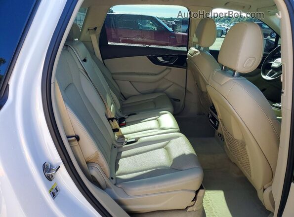 WA1VAAF73KD046960 2019 AUDI Q7 White Вид задньої частини салону